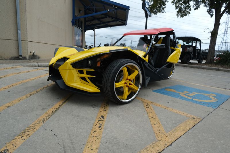 2019 Polaris SLINGSHOT SL ICON 49ST DAYTONA YELLOWImage 21