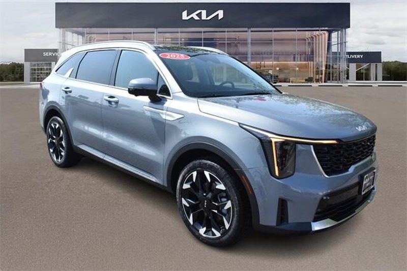 New 2025 Kia Sorento SXImage 10