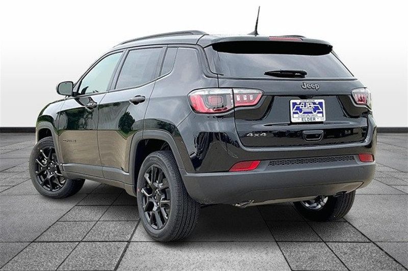 2024 Jeep Compass Latitude 4x4Image 3