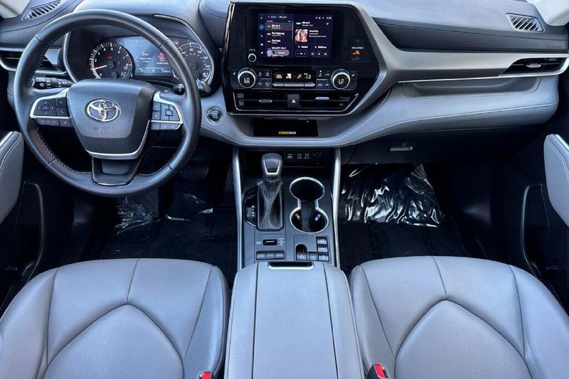 Used 2023 Toyota Highlander XLEImage 12