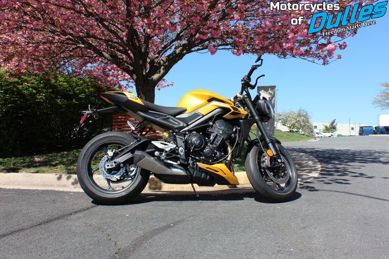 New 2025 Triumph Street Triple 765 RS Image 2