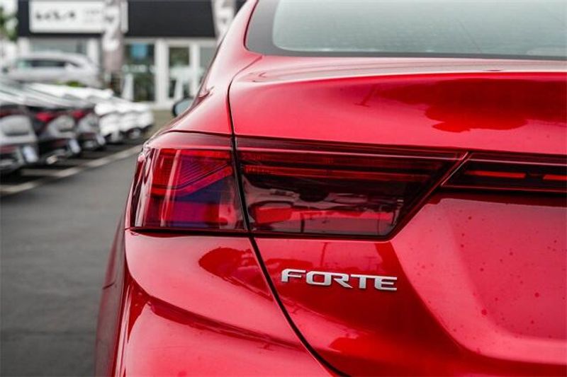 Used 2023 Kia Forte LXSImage 9