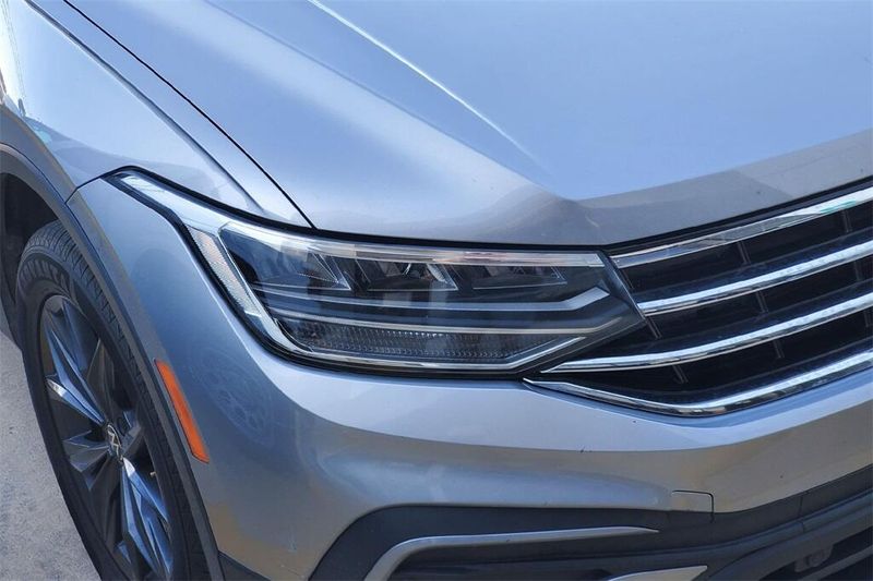 2023 Volkswagen Tiguan SE photo 2