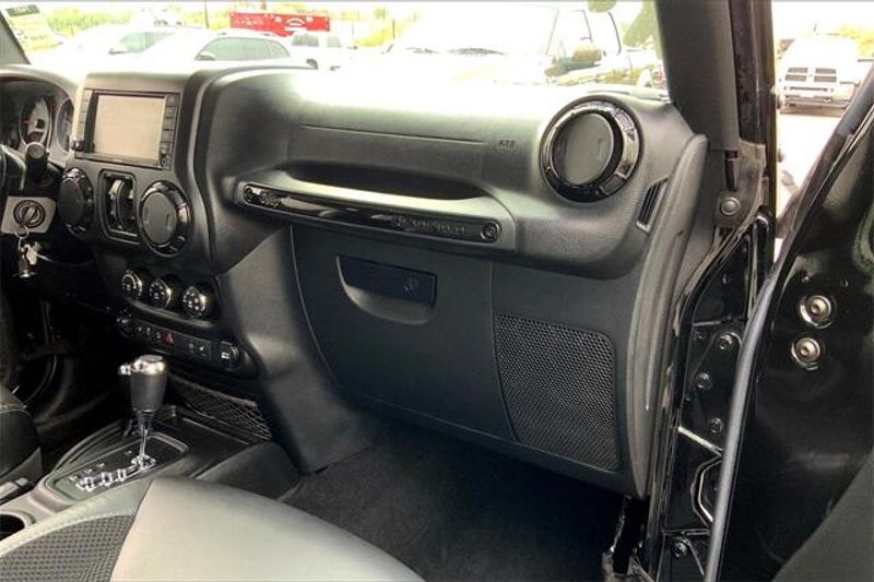 Used 2017 Jeep Wrangler JK Unlimited SaharaImage 16