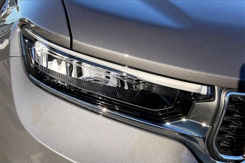 New 2025 Jeep Grand Cherokee L Laredo X 4x2Image 11