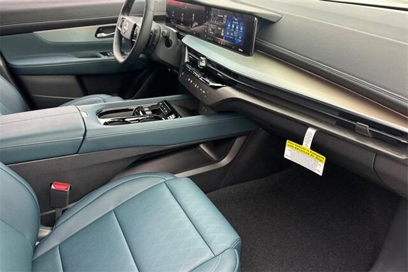 2025 Nissan Murano PlatinumImage 13