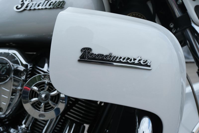 USED 2019 INDIAN MOTORCYCLE ROADMASTER Image 12