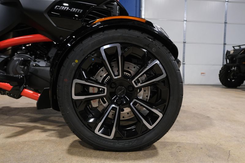 NEW 2026 CAN-AM SPYDER F3S Image 13