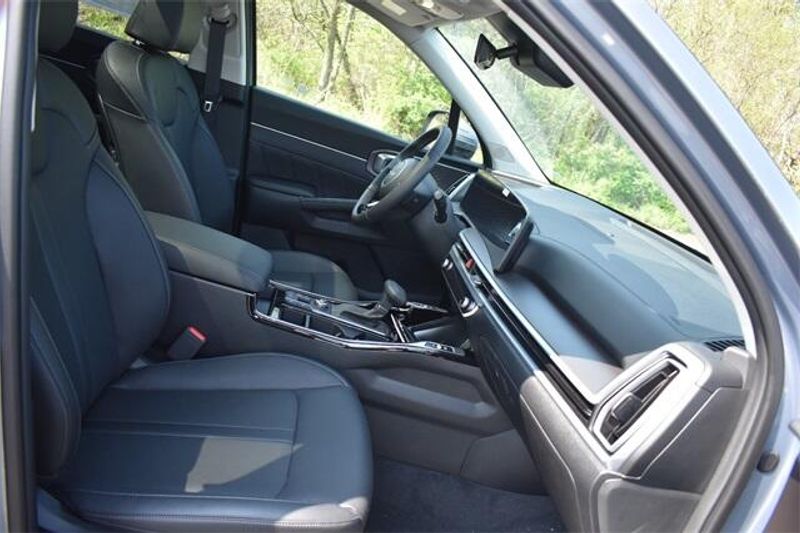 New 2025 Kia Sorento SXImage 14