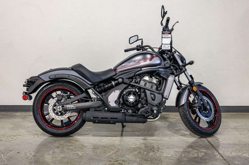 2025 KAWASAKI VULCAN S ABS  METALLIC FLAT SPARK BLACKMETALLIC FLAT RAW GRAYSTONE  in a METALLIC FLAT SPARK BLACK/METALLIC FLAT RAW GRAYSTONE exterior color. Family PowerSports (877) 886-1997 familypowersports.com 