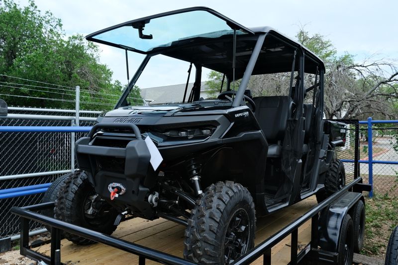 NEW 2026 CAN-AM DEFENDER MAX XT HD11 WITH 1025 INCH TOUCHSCREEN Image 2