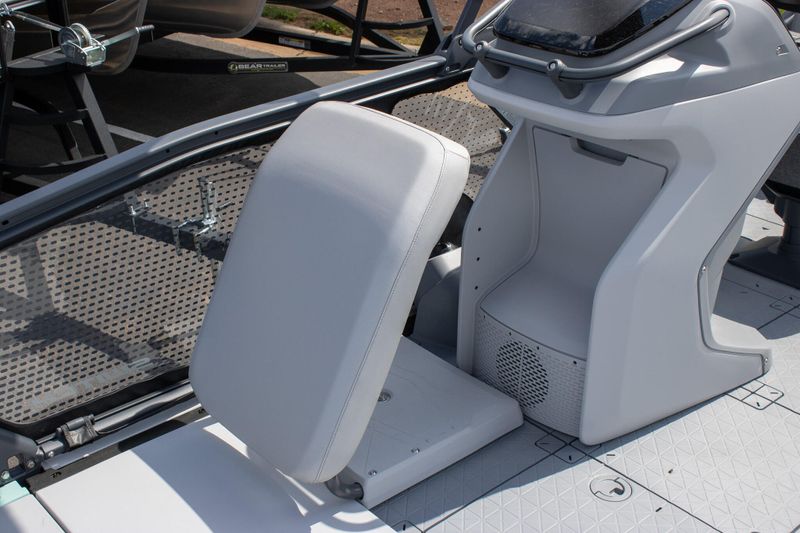 NEW 2026 SEADOO SWITCH SPORT 18 300HP TECH PACKAGE WITH PAINTED TRAILER Image 20