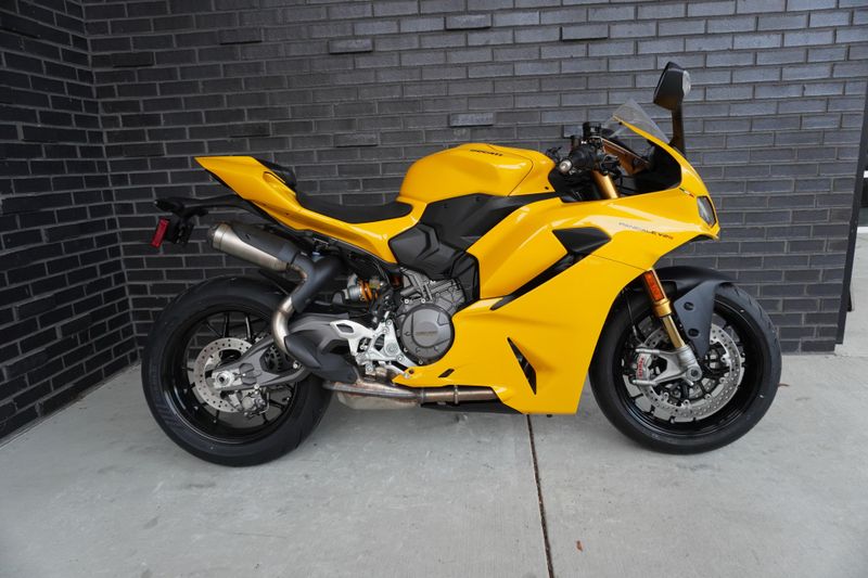 New 2027 Ducati PANIGALE V2S 896 