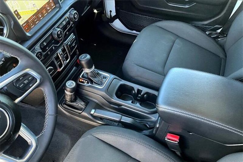 2023 Jeep Gladiator Overland photo 16