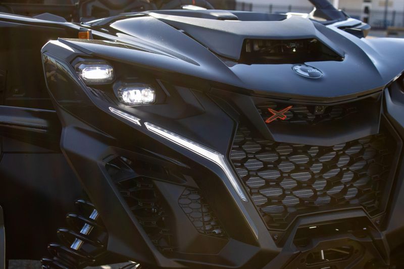 NEW 2026 CAN-AM MAVERICK R MAX X WITH SMARTSHOX 999T DCT Image 10