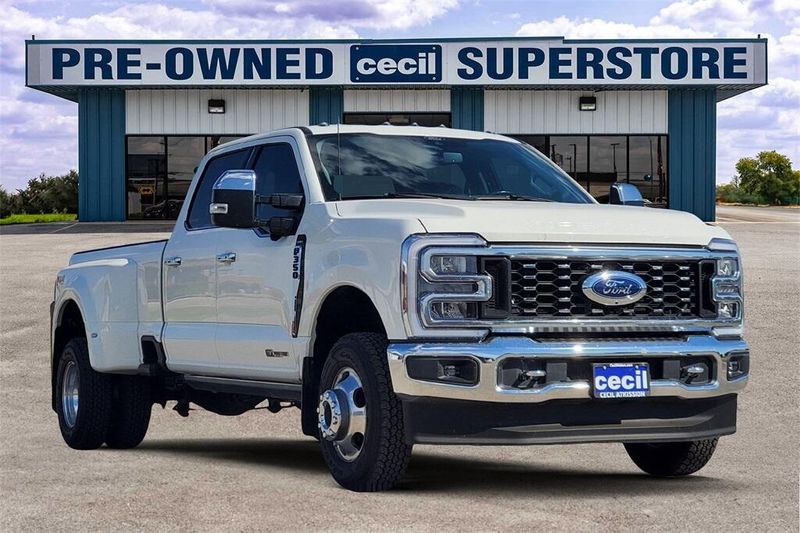 2024 Ford F-350 Lariat photo 2