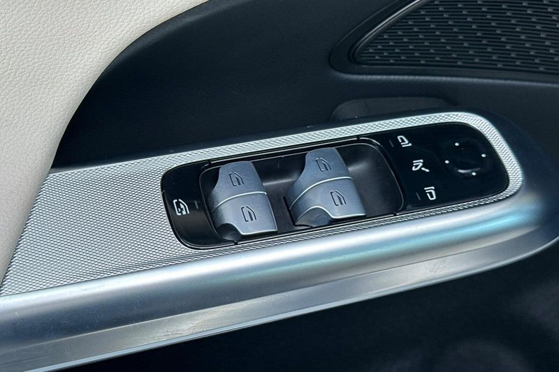 Used 2025 Mercedes-Benz E-Class E 350Image 12