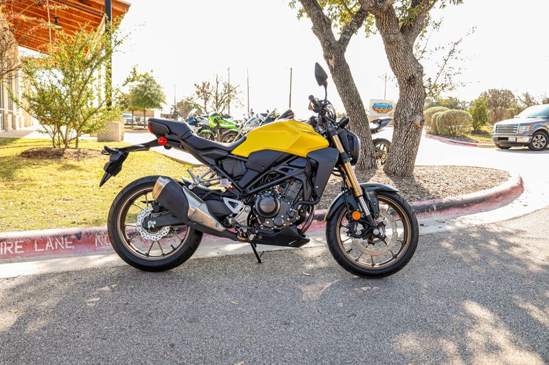 USED 2024 HONDA CB300R ABS Image 12