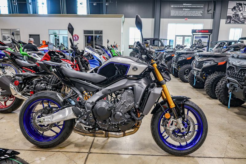 2024 Yamaha MT09 SP  LIQUID METALRAVENImage 3