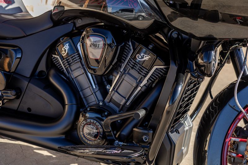 2024 INDIAN MOTORCYCLE CHALLENGER ELITE CHARCOAL CANDY AND BLACK CANDYImage 24