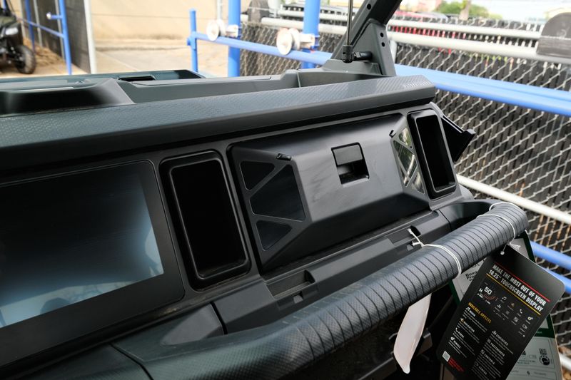 NEW 2026 CAN-AM DEFENDER MAX XT HD11 WITH 1025 INCH TOUCHSCREEN Image 16