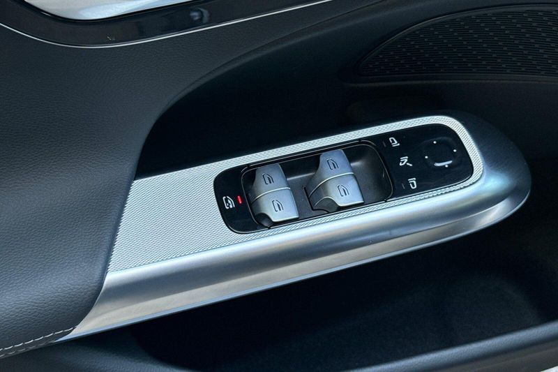 Used 2026 Mercedes-Benz E-Class E 350Image 12