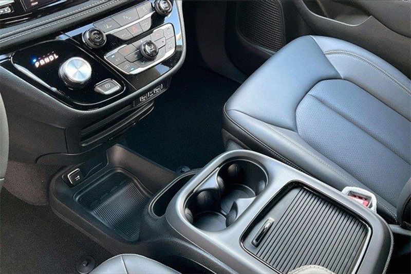 2023 Chrysler Pacifica Plug-in Hybrid Touring LImage 7