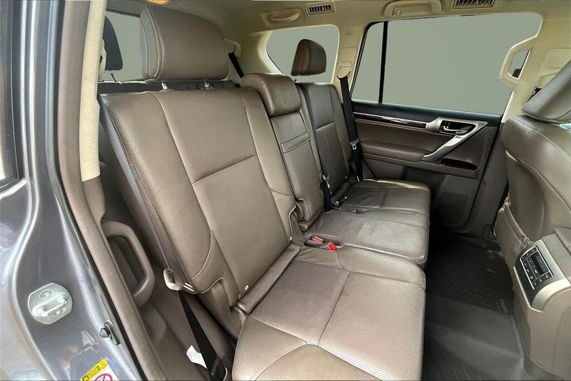 2016 Lexus GX 460 photo 25