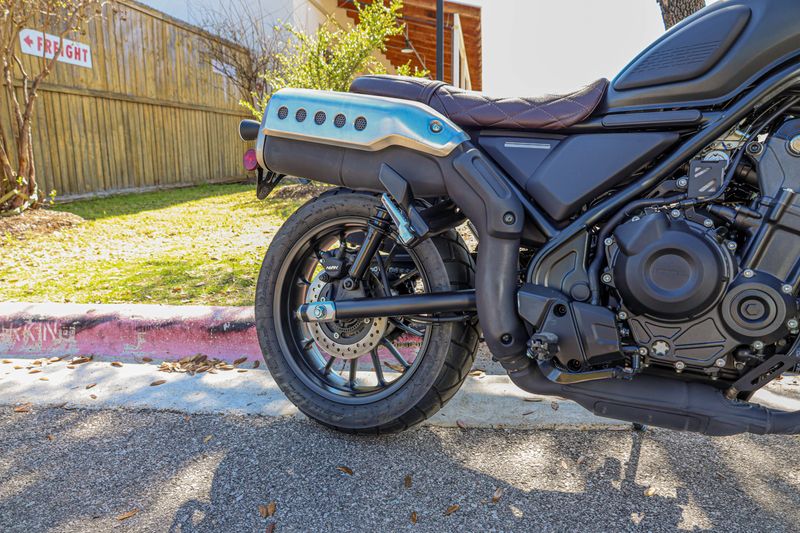 USED 2025 HONDA SCL 500 Image 6