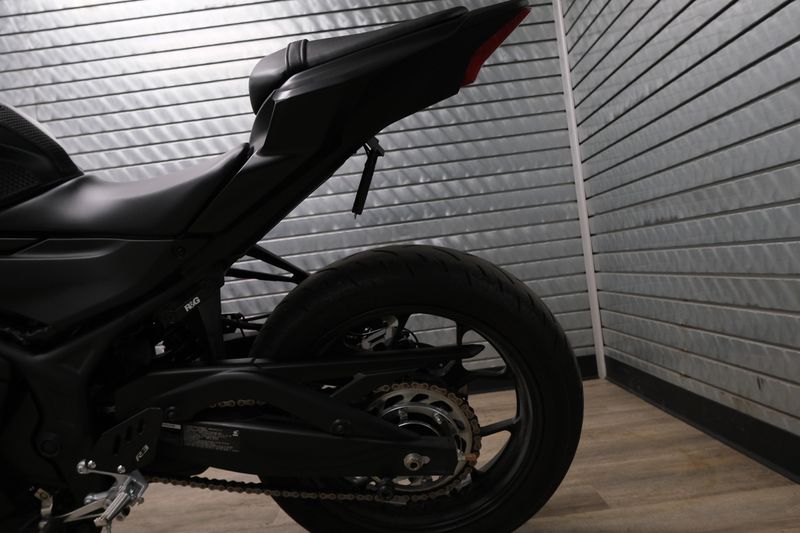 USED 2025 YAMAHA YZFR3 ABS Image 20