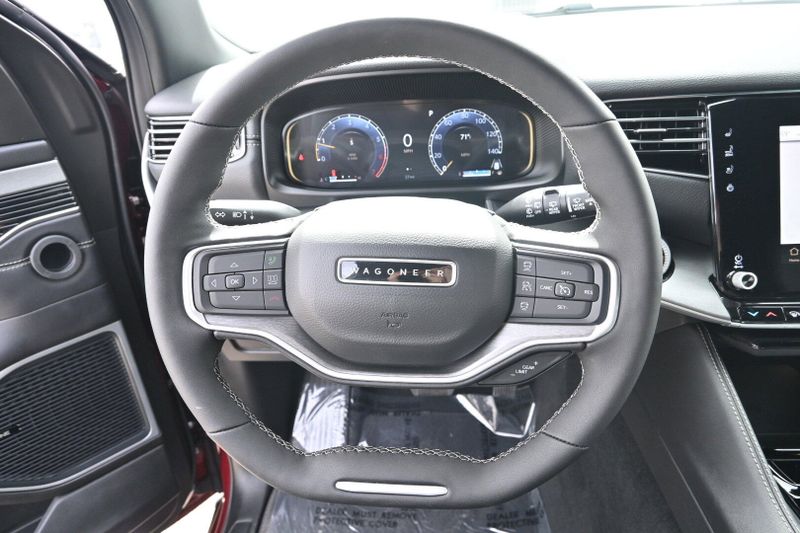 2025 Wagoneer L Image 22