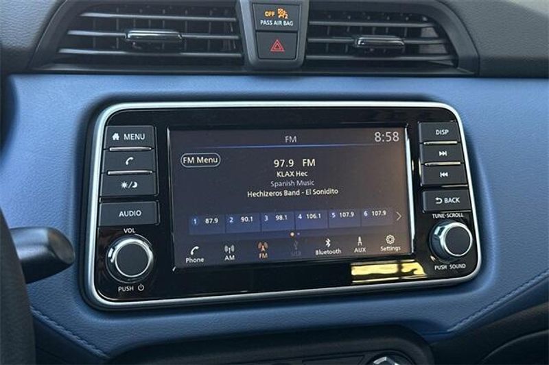 New 2025 Nissan Versa 1.6 SVImage 12