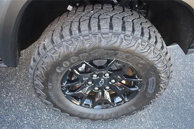 Used 2025 Chevrolet Colorado ZR2Image 11