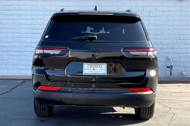 Used 2024 Jeep Grand Cherokee L AltitudeImage 3