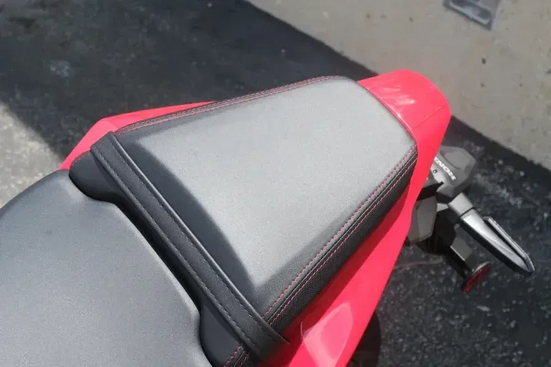 2024 Honda CBR650R ABS GRAND PRIX RED Image 24