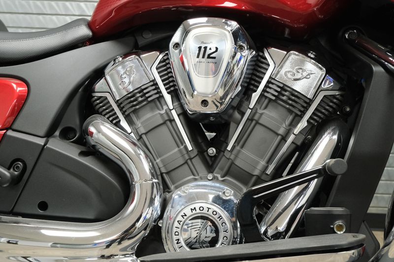 NEW 2025 INDIAN MOTORCYCLE CHALLENGER LIMITED Image 15