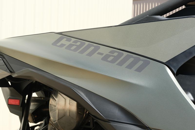 NEW 2026 CAN-AM MAVERICK R MAX X RC WITH SMARTSHOX 999T DCT Image 15