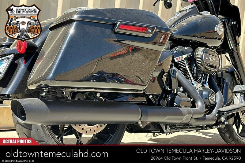 2022 Harley-Davidson Road King in a Black exterior color. BMW Motorcycles of Temecula – Southern California (951) 506-6903 bmwmotorcyclesoftemecula.com 