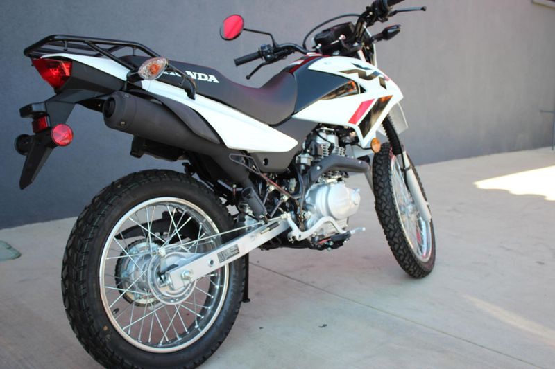 2024 Honda XR150L Image 9