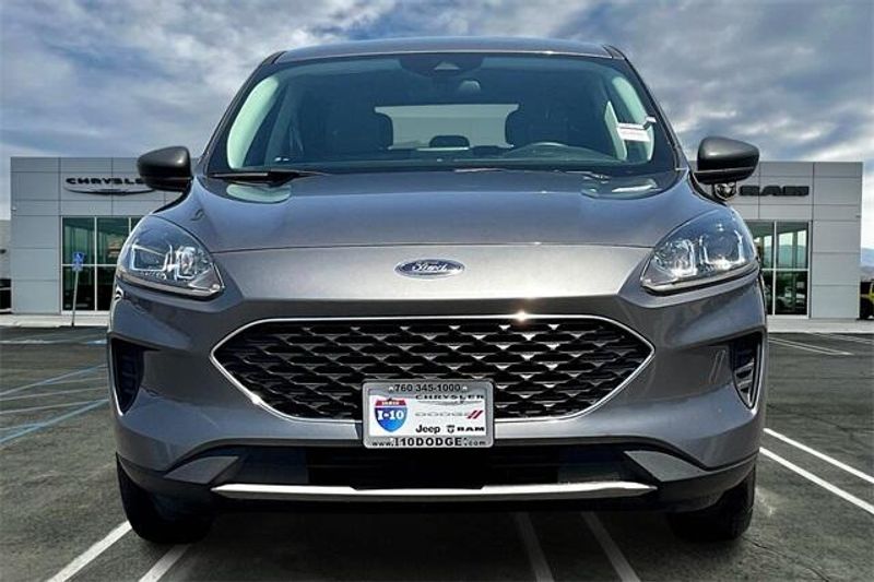 Used 2022 Ford Escape SEImage 2