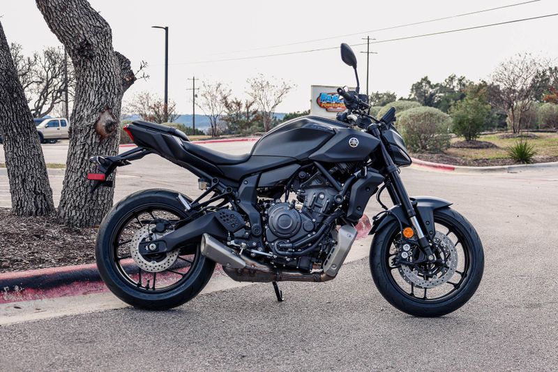 2025 Yamaha MT07 MATTE CHARCOAL BLACKImage 2