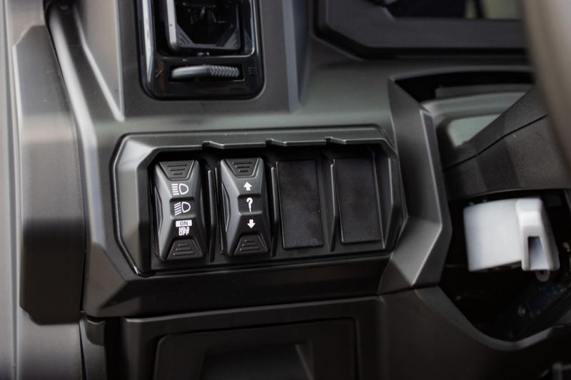 NEW 2026 CAN-AM DEFENDER LIMITED CAB HD11 Image 22
