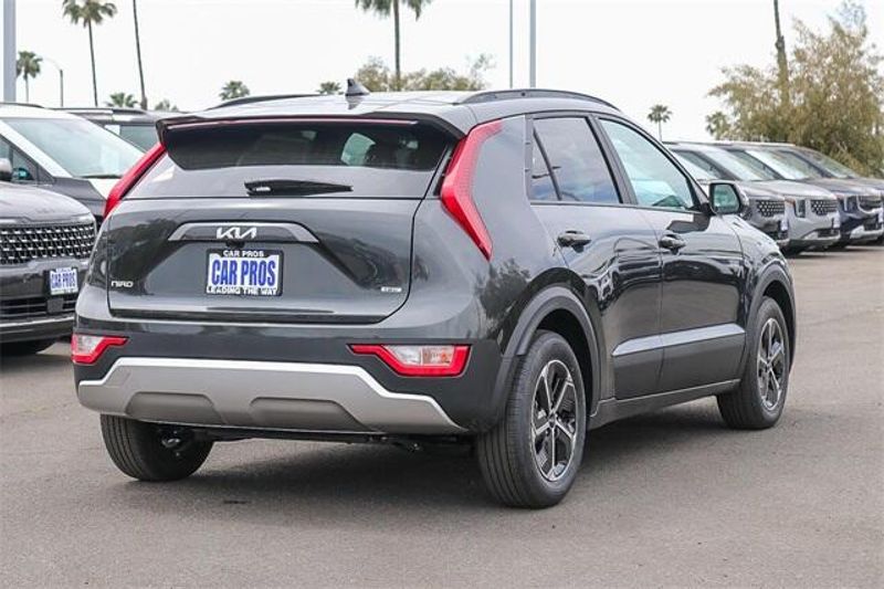 2025 Kia Niro LXImage 17