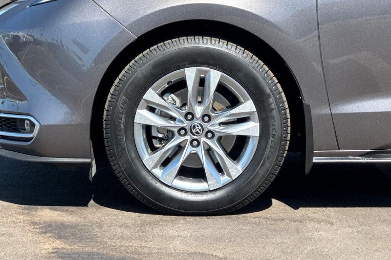Used 2022 Toyota Sienna LimitedImage 25