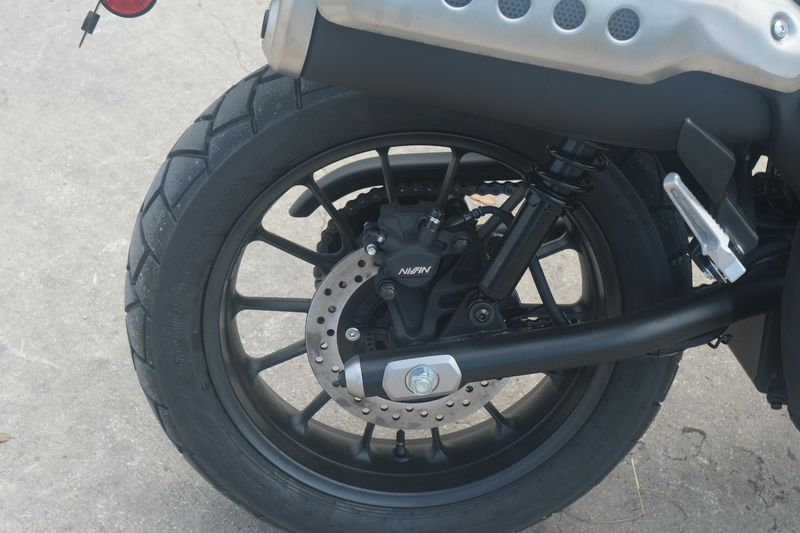 2025 Honda SCL 500 MATTE BLACK METALLIC Image 11