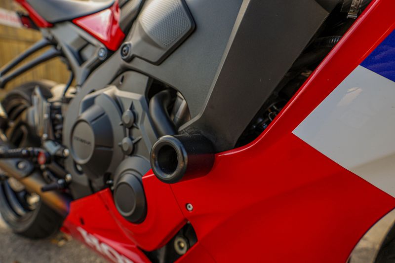USED 2022 HONDA CBR1000RR ABS Image 2