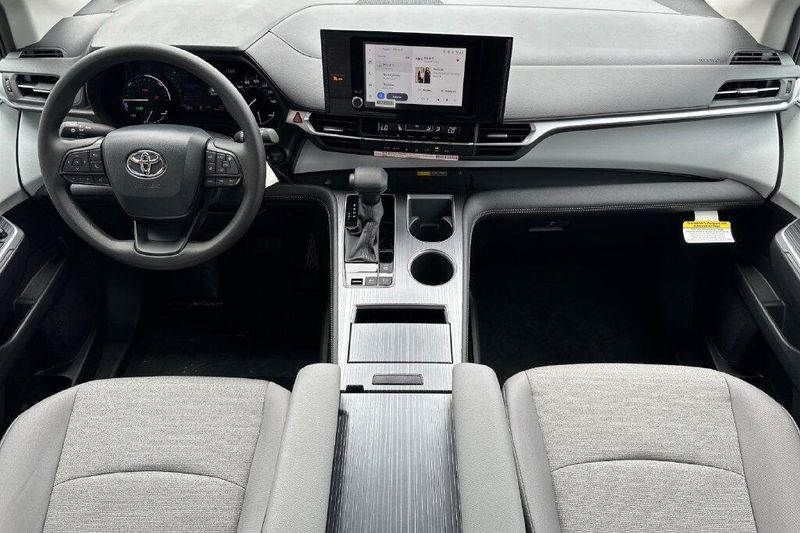 New 2026 Toyota Sienna LEImage 14