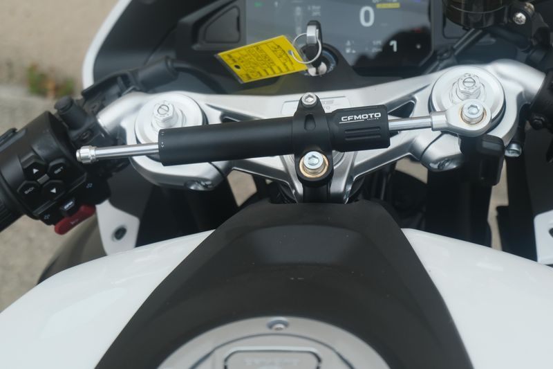2025 CFMOTO 675SS NEBULA WHITE Image 20