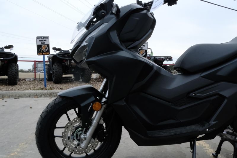 2025 Honda ADV160 MATTE BLACK METALLICImage 4