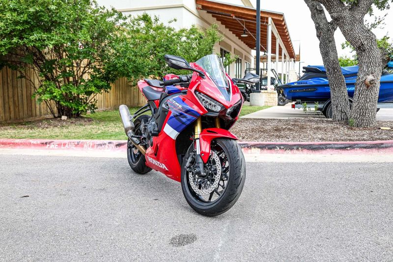 2022 Honda CBR1000RR ABS Image 1